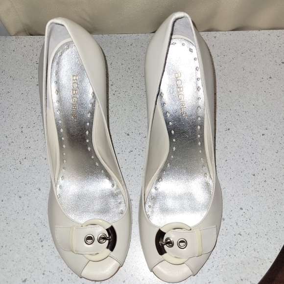 BCBG HEELS - Picture 7 of 7